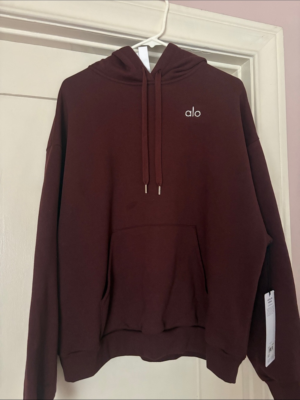 SOLDOUT ALO Yoga Women’sCrewneck Hoodie in Cherry Cola